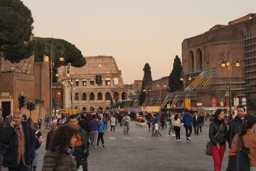Rome: Colosseum, Roman Forum & Trajan's Market Exterior Tour - Who should book this walking tour?