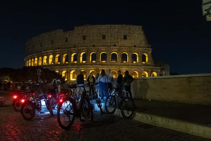 Rome: E-Bike Night Tour with Food and Wine Tasting - Why an e-bike is a smart way to see Rome at night