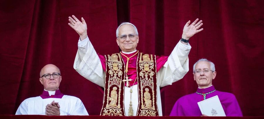 Rome: Escorted Papal Audience Experience with Entry Ticket - Walking through St. Peter’s Square