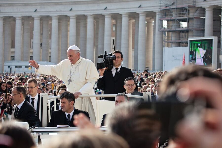 Rome: Escorted Papal Audience Experience with Entry Ticket - The queue and security process