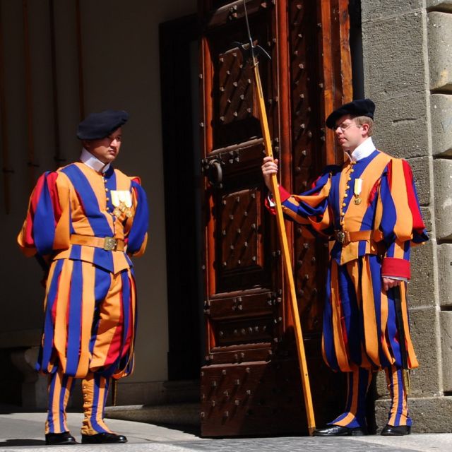 Rome: Escorted Papal Audience Experience with Entry Ticket - The guides make the biggest difference