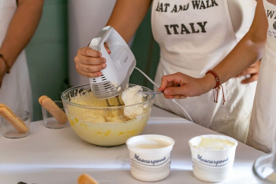 Rome: Fettuccine and Tiramisu Cooking Class with Wine - Choosing Between Three Roman Sauces