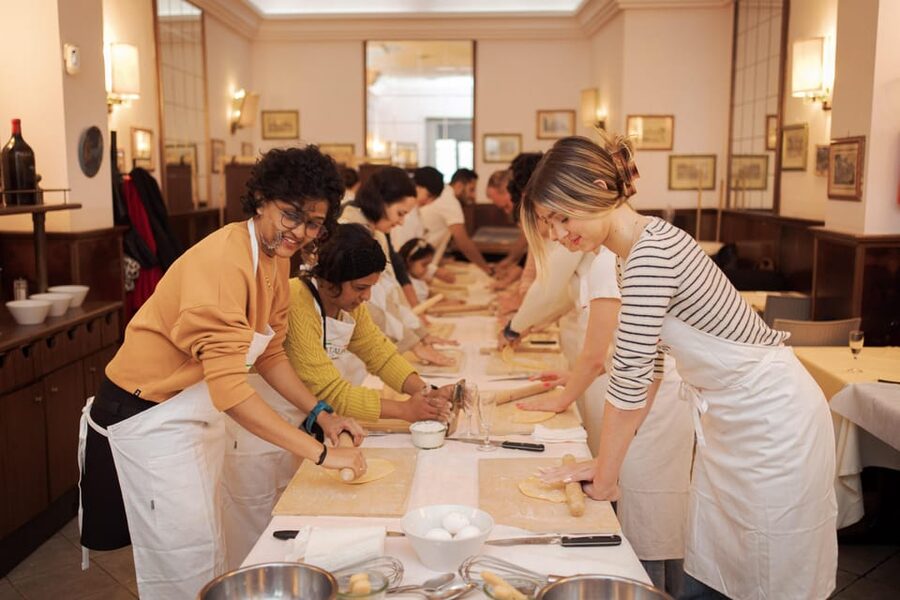 Rome: Fettuccine Pasta Cooking Class in Rome's City Center - Why this pasta class works so well in Rome
