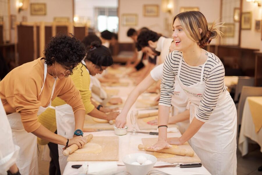 Rome: Fettuccine Pasta Cooking Class in Rome's City Center - The first stage: learning to make fettuccine