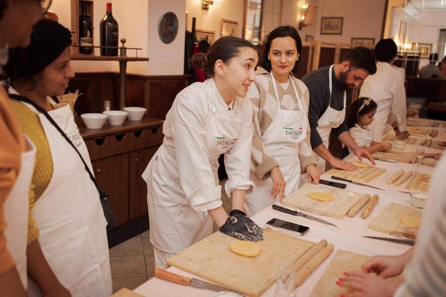 Rome: Fettuccine Pasta Cooking Class in Rome's City Center - Who should book this experience?