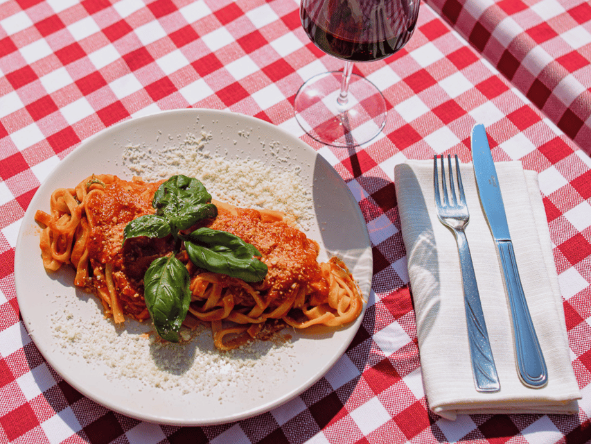 Rome: Fettuccine Pasta Cooking Class in Rome's City Center - Arriving at Ristorante Tucci in Piazza Navona