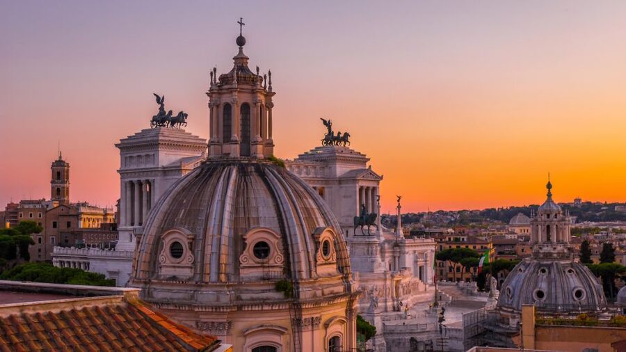 Rome: Guided City Center Evening Sightseeing Walking Tour - Trevi Fountain and Rome’s famous coin tradition