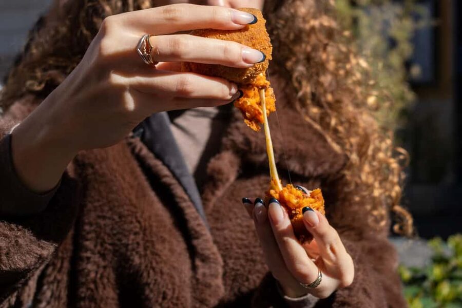 Rome: Guided Food Tour in Trastevere - Spirito di Vino: pasta, wine, and the evening’s main meal