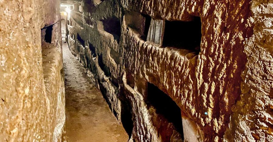 Rome: Guided Roman Catacombs Tour with Transfers - Descending 16 metres into San Domitilla