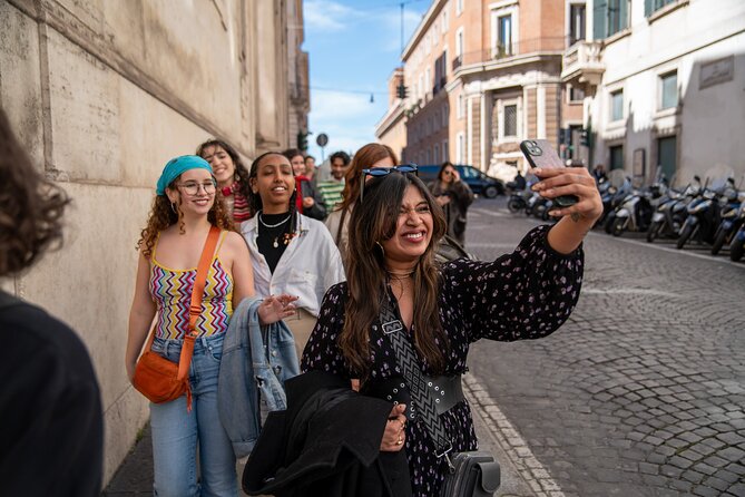 Rome: Guided Small Group Walking Tour of City Highlights - Starting at Piazza d’Aracoeli near ancient Rome