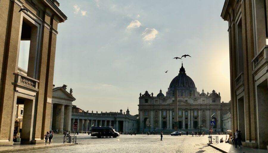 Rome: Guided Tour of St. Peter's Basilica with Dome Climb - Group size, languages, and guide quality