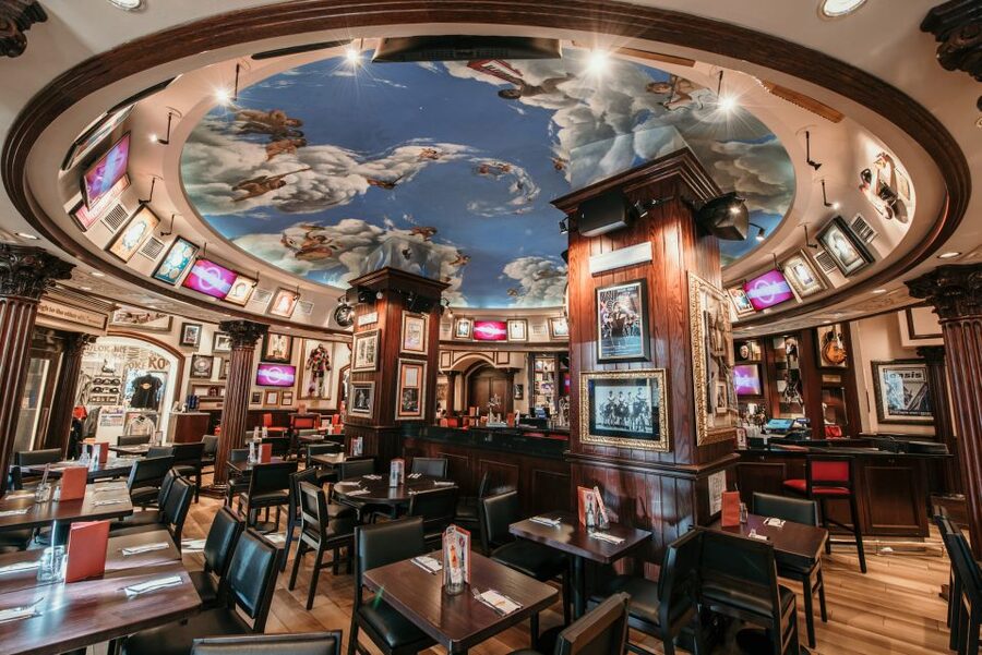 Rome: Hard Rock Cafe Experience - The food: familiar, filling, and not Roman