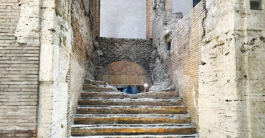 Rome: Navona Square Underground Ticket with Audio Guide - Finding the meeting point at Piazza Navona 25