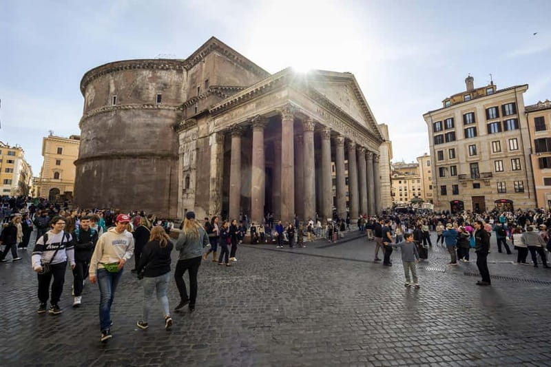Rome: Pantheon Small-Group Guided Tour with Entry Ticket - Why the headset matters in a small group