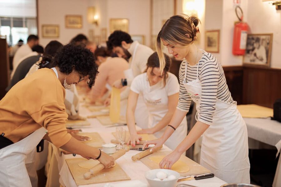 Rome: Pasta and Tiramisu Cooking Class in Piazza Navona - Making fettuccine from scratch
