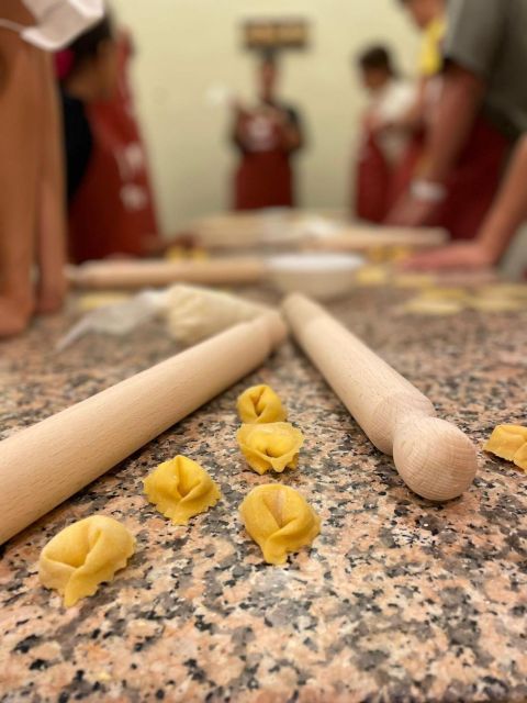 Rome: Pasta Making Class with Wine, Limoncello, and Dessert - Watching the Sauces Come Together
