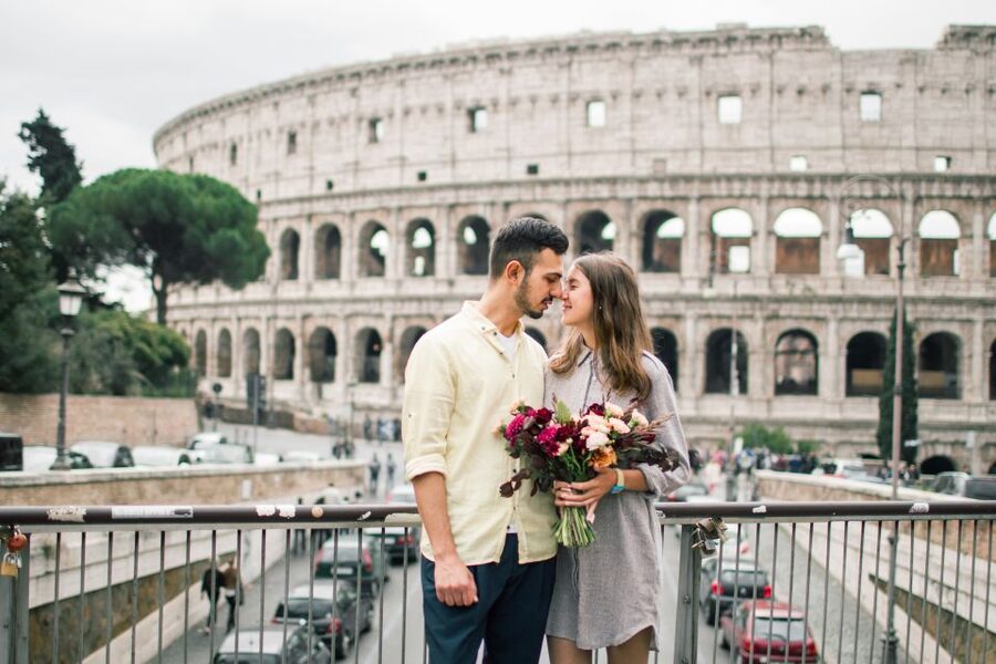Rome: Personalized Photoshoot outside the Colosseum - Meeting near Caffè Roma and finding your photographer