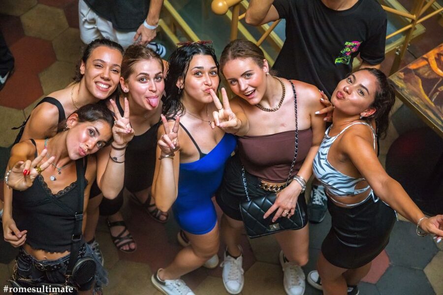 Rome: Pub Crawl and Ultimate Party with Open Bar and Pizza - Who Will Enjoy This Most?