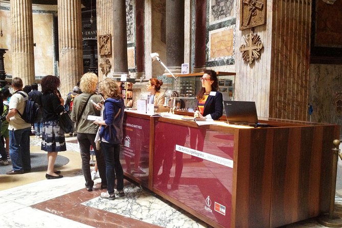 Rome's Iconic Temple: Pantheon Audio Guided Tour with Fast Access - Entering through the Pantheon’s central line