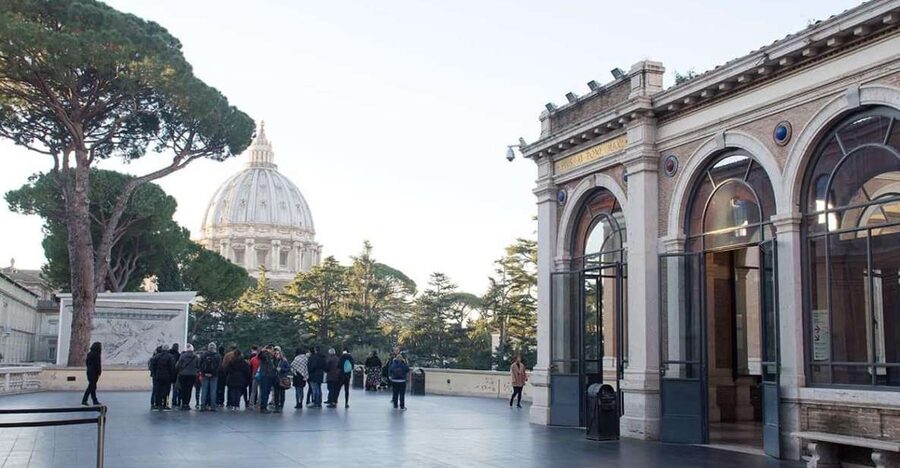 Rome: Skip the line Vatican Museums & Sistine Chapel Tour - Belvedere Courtyard and the ancient sculptures