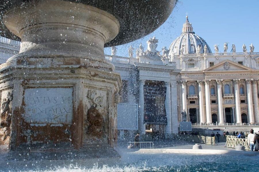 Rome: Skip the line Vatican Museums & Sistine Chapel Tour - Entering the Sistine Chapel for about 30 minutes