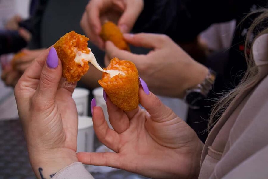 Rome: Small Group Trastevere Food Tour with Dinner - What the guide adds to the food