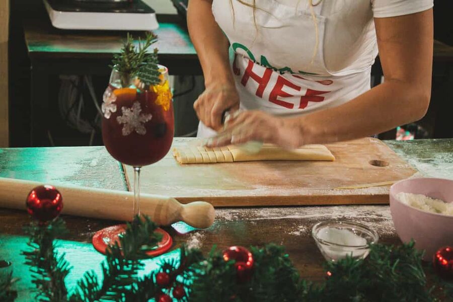 Rome: Spritz & Spaghetti Cooking Class - Carbonara or cacio e pepe for the finished pasta
