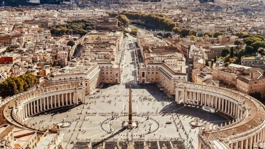 Rome: St. Peter's Basilica Express Guided Tour - Inside St. Peter’s Basilica: art at a giant scale
