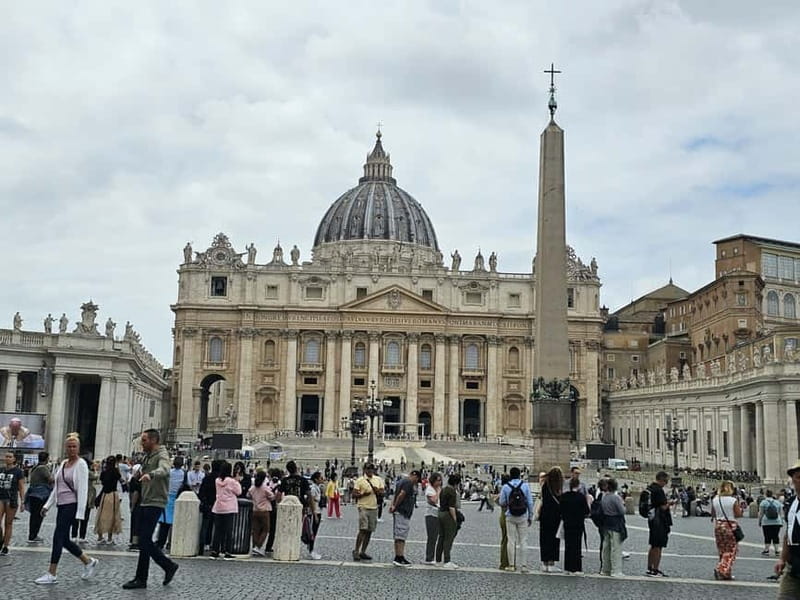 Rome: St. Peter's Basilica & Papal Tombs Tour with Dome - Queues, security, and the real time commitment