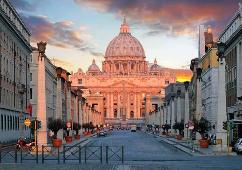 Rome: St. Peter's Basilica & Papal Tombs Tour with Dome - St. Peter’s Square and Bernini’s optical tricks