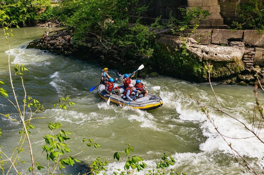 Rome: Tiber River Urban Rafting Tour with Roman Pizza - Why rafting through Rome feels so different