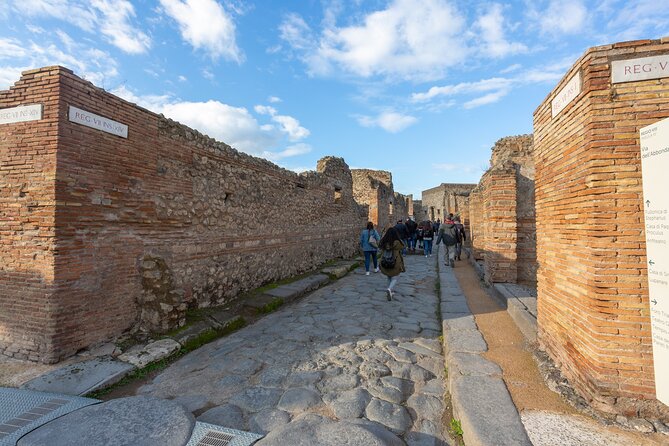 Rome to Pompeii, Sorrento & Capri: 2-Day South Italy Tour - Leaving Rome at 7:30 am