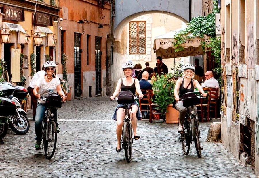 Rome: Top Highlights & Hidden Gems Tour by Cannondale E-Bike - Piazza Venezia and the Vittoriano monument