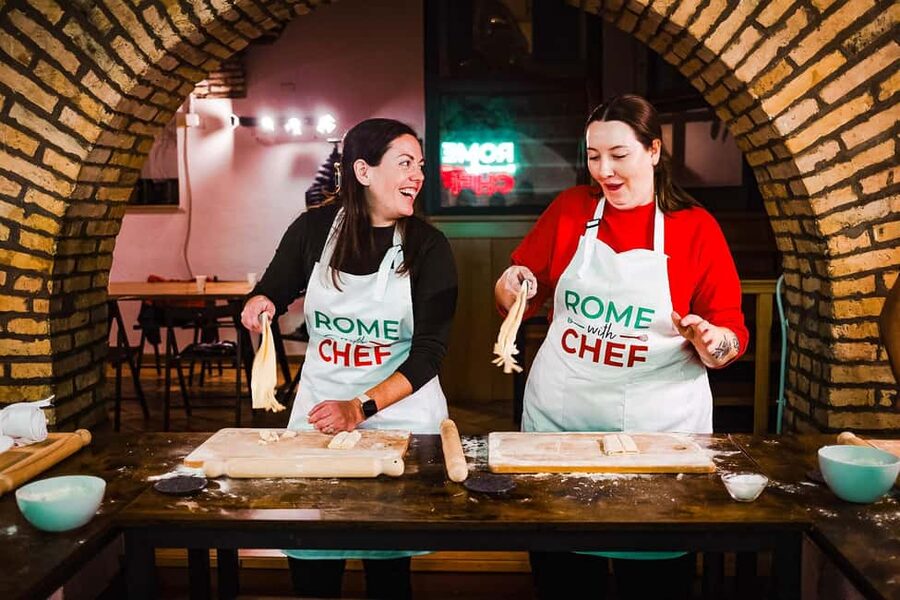Rome: Traditional Pasta, Spritz & Tiramisu Cooking Class - Starting with prosecco and choosing your workshop