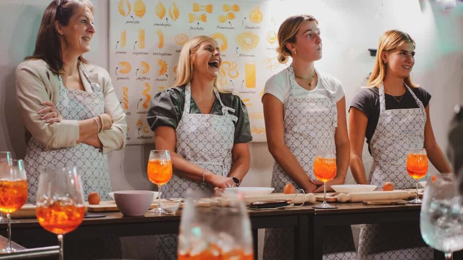 Rome: Traditional Pasta with Cocktails Cooking Class - Starting with the spritz lesson