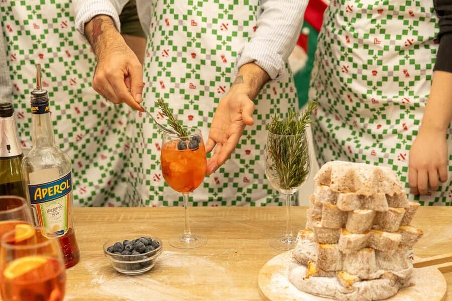 Rome: Traditional Pasta with Cocktails Cooking Class - Choosing carbonara or cacio e pepe