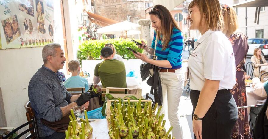 Rome: Trastevere & Campo de Fiori Street Food Walking Tour - Roman pizza and the first food stops