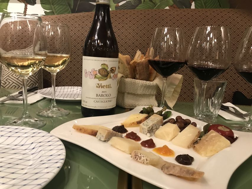 Rome: Trastevere Guided Food and Wine Tour with 20+ Tastings - Walking through Trastevere between tastings