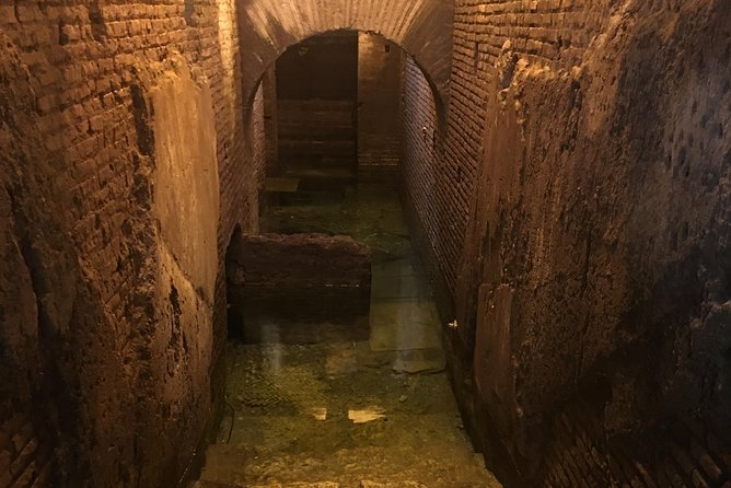 Rome: Trevi Fountain District and Underground Domus Guided Tour - The artifacts that give the site a human story