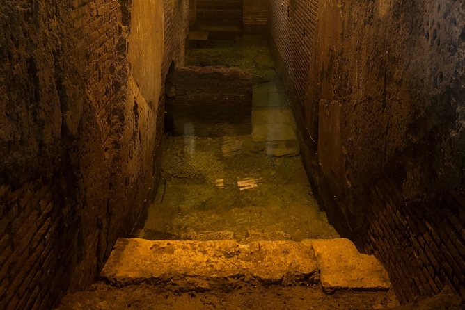 Rome: Trevi Fountain District and Underground Domus Guided Tour - Understanding Rome as the City of Water