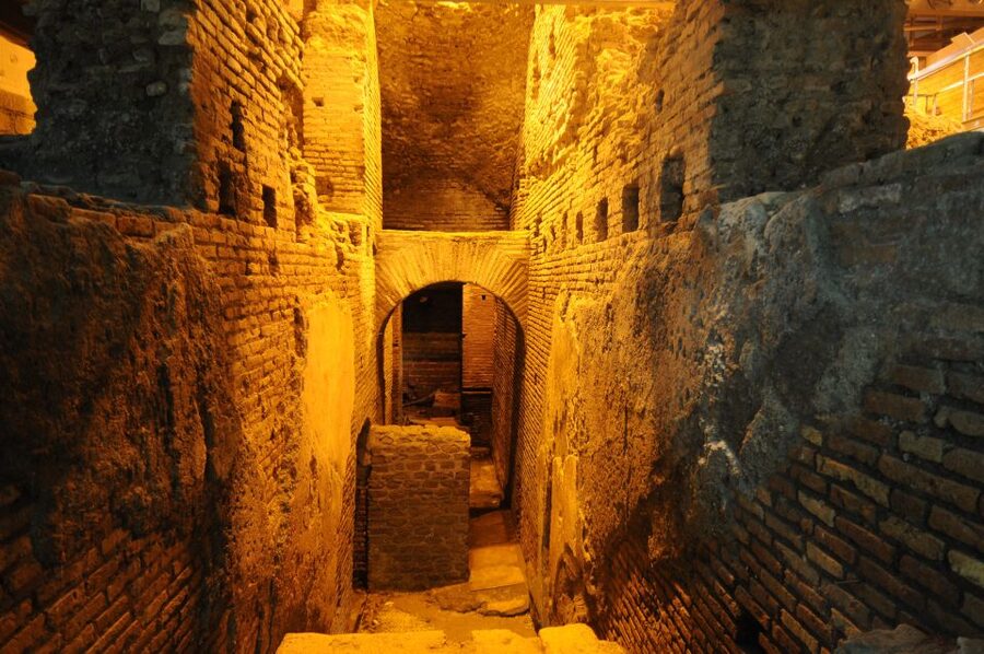 Rome: Trevi Fountain District Underground Domus Guided Tour - Meeting at Vicolo del Puttarello 25