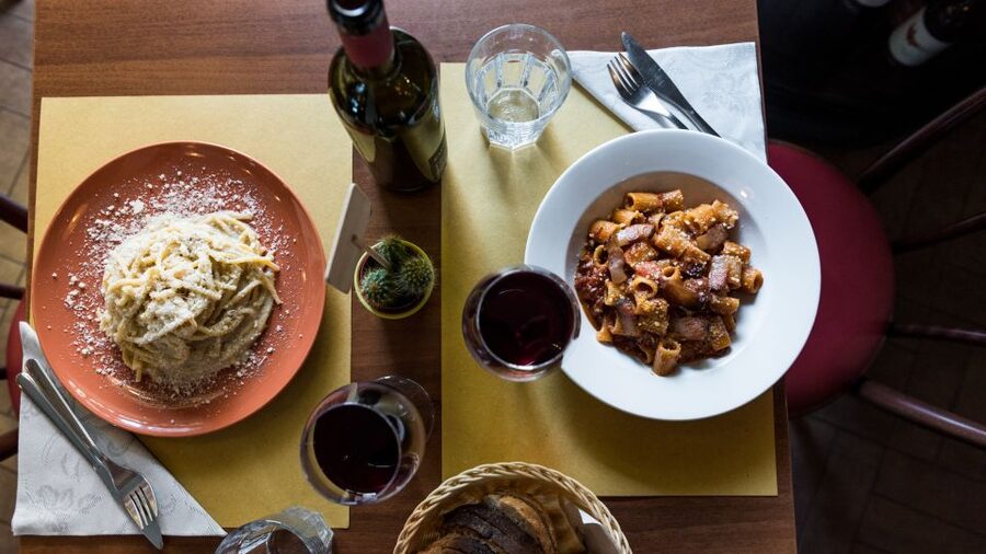Rome: Twilight Trastevere Food Tour with Wine Tasting - Starting on Tiber Island