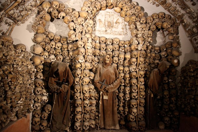 Rome Underground: Catacombs Tour, Aqueducts and Appian Way - Seeing the aqueducts at Parco degli Acquedotti