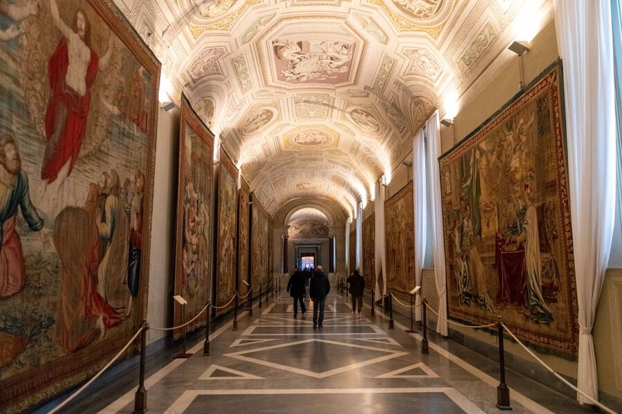 Rome: Vatican Museums, Sistine Chapel, and Basilica Tour - Reaching the Sistine Chapel