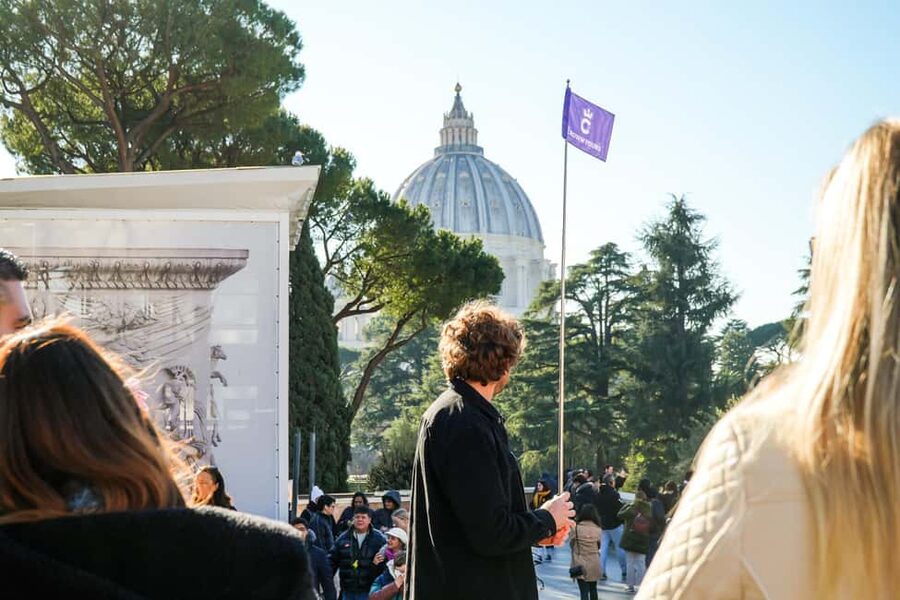 Rome: Vatican Museums, Sistine Chapel & Basilica Tour - Cortile del Belvedere: a proper opening view