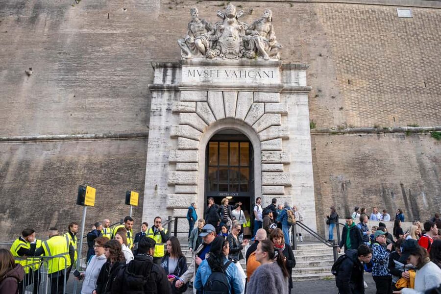 Rome: Vatican Museums & Sistine Chapel Tour with Fast Entry - Raphael’s Rooms and Renaissance masterpieces