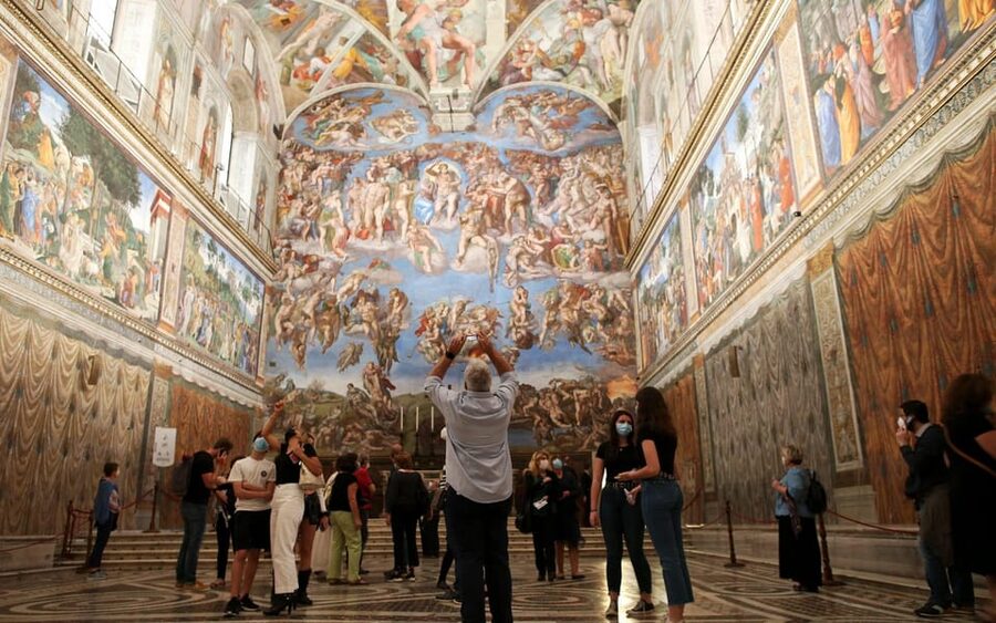 Rome: Vatican Museums Sistine Chapel with priority admission - Arriving through the priority entrance