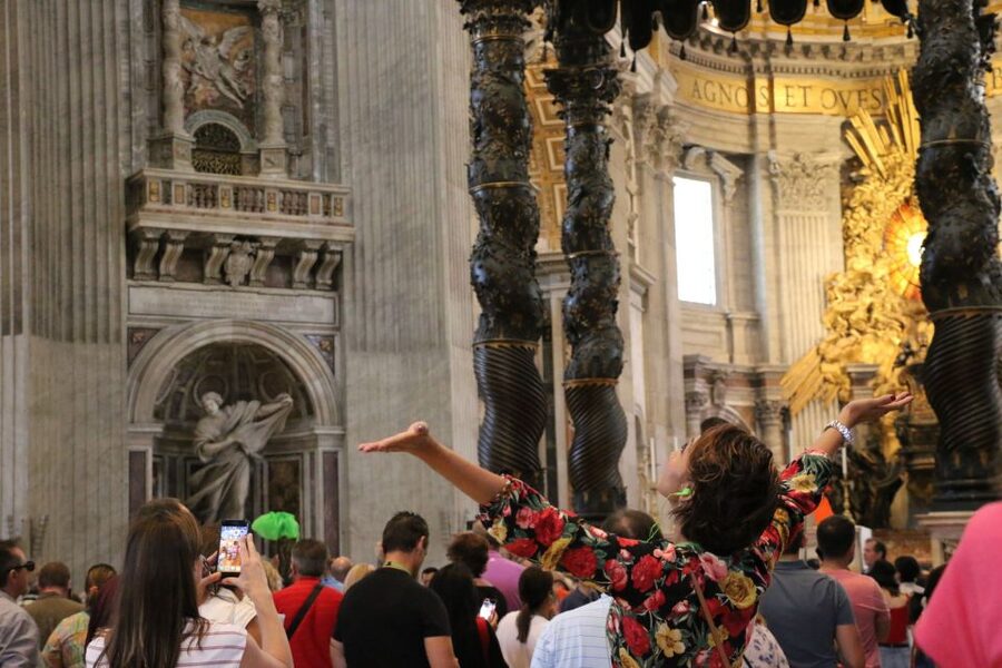 Rome: Vatican Museums & St. Peter's Basilica with Dome Climb - The early meeting at Largo del Colonnato
