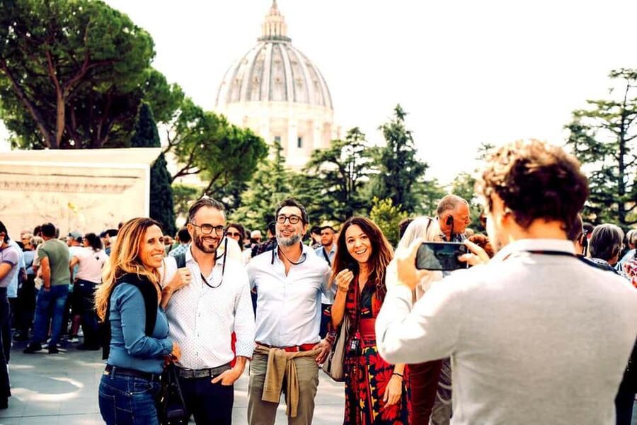 Rome: Vatican & Sistine Chapel Tour + Optional Colosseum - Why a guide helps inside the Vatican Museums
