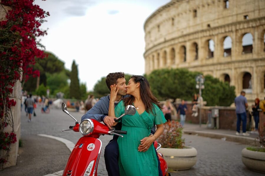 Rome Vespa Tour with Professional Photoshoot - Passing Circus Maximus and Piazza Venezia